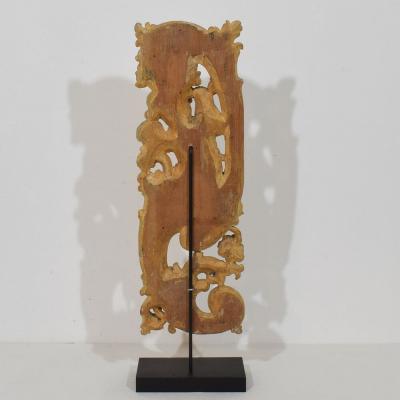 Large 18th Century Italian Hand Carved Giltwood Baroque Curl Ornament With Angel