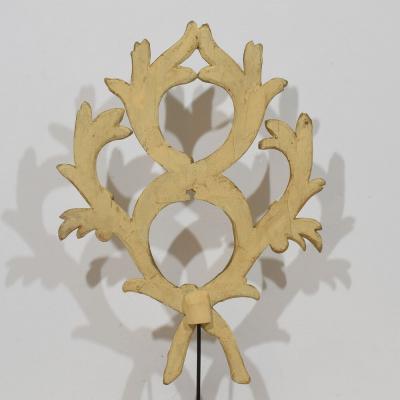 Large 18th Century Italian Neoclassical Carved Giltwood Ornament