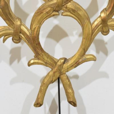 Large 18th Century Italian Neoclassical Carved Giltwood Ornament
