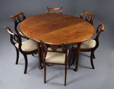Large 18thc solid walnut drop leaf dining table of fine faded patina