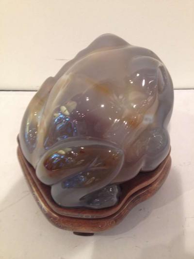 Large Agate with Captured Water Chinese Frog