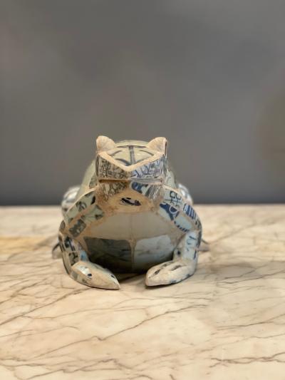 Large Blue and white Chinese porcelain Frog