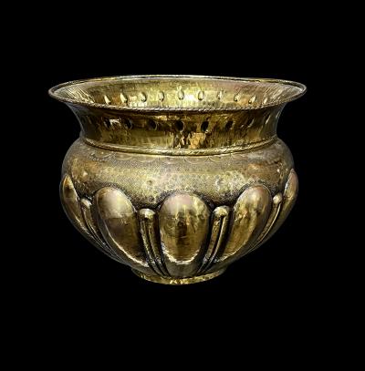 Large English Hand Hammered Brass Repouss Round Planter Jardini re