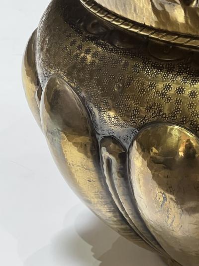 Large English Hand Hammered Brass Repouss Round Planter Jardini re