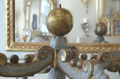 Large Italian Antique Bed Corona