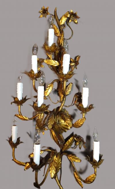 Large Tuscany Style Wall Sconce in Tinplate and Gold Paint Italy c 1950