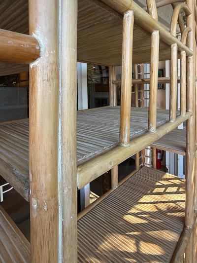 Large Vintage Arched Coastal Rattan Etag re Shelves and Storage