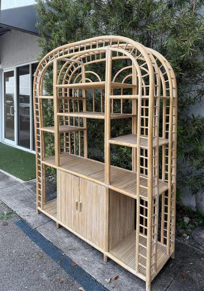 Large Vintage Arched Coastal Rattan Etag re Shelves and Storage