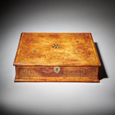 Large William and Mary 17th Century Inlaid Olive Oyster Lace Box