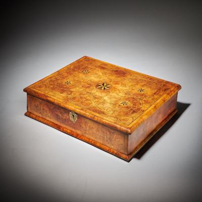 Large William and Mary 17th Century Inlaid Olive Oyster Lace Box