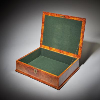 Large William and Mary 17th Century Inlaid Olive Oyster Lace Box