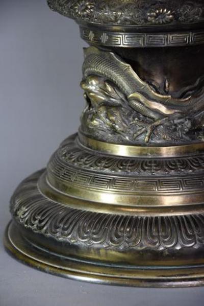 Large fine quality late 19thc Japanese Meiji period bronze vase