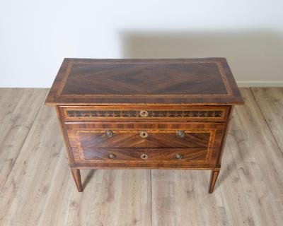 Late 18th Century Veneered Louis XVI Chest Of Drawers