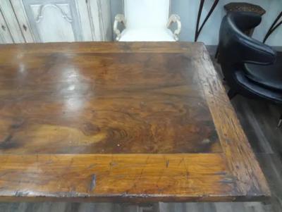 Late 18th Early 19th Century Italian Walnut Dining Table