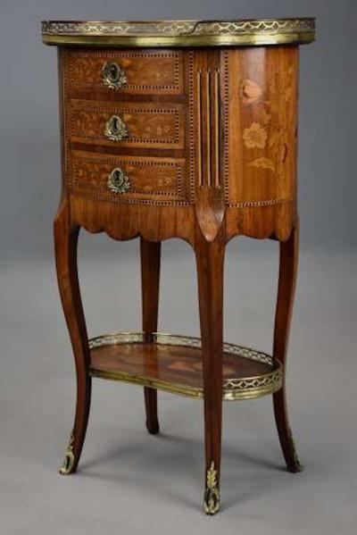 Late 19th century French oval Kingwood marquetry table en chiffonni re