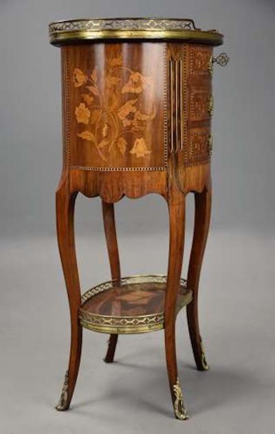 Late 19th century French oval Kingwood marquetry table en chiffonni re