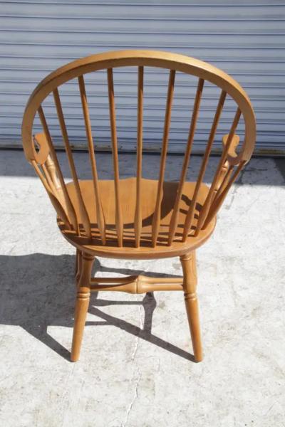Late 20th Century Amish Oak Continuous Windsor Armchair