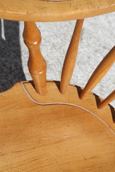 Late 20th Century Amish Oak Continuous Windsor Armchair