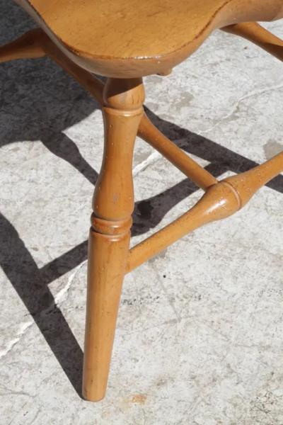 Late 20th Century Amish Oak Continuous Windsor Armchair