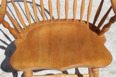 Late 20th Century Amish Oak Continuous Windsor Armchair