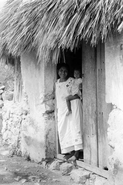 Laura Gilpin Maya con ni a Mayan with Child Yucatan