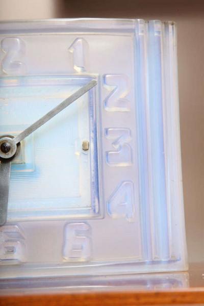 Le on Hatot Le on Hatot ATO Opalescent Glass Mantle Clock