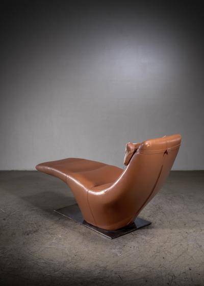 Leather chaise longue