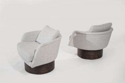 Leon Rosen Set of Swivel Lounges on Walnut Supports by Leon Rosen C 1970s