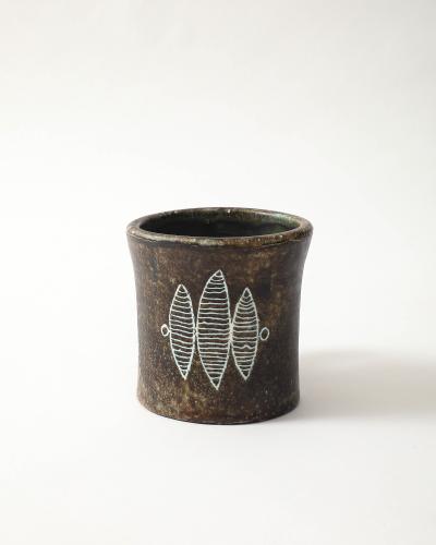 Les 2 Potiers Michelle et Jacques Serre Glazed Ceramic Cup with Geometric Leaf Abstraction France c 1965