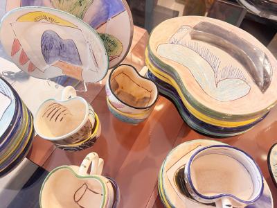 Loughran Unique Abstract 33 Piece Ceramic Dinner Set Kidney Shaped