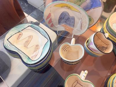 Loughran Unique Abstract 33 Piece Ceramic Dinner Set Kidney Shaped
