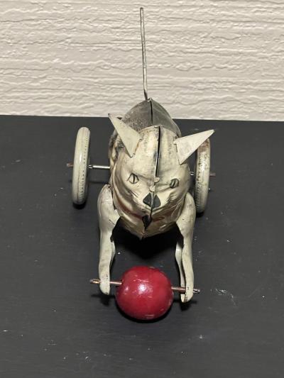 Louis Marx and Company 1930s CAT WITH BALL LOUIS MARX TIN TOY KITTYKAT