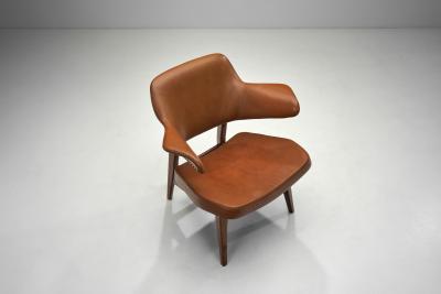 Louis Van Teeffelen Pair of Louis van Teeffelen Penguin Armchairs for W B The Netherlands 1960s