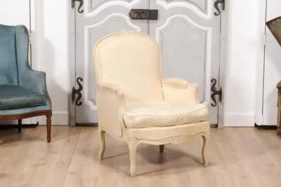 Louis XV Style French Cream Painted Wood Carved Berg res Chairs a Pair