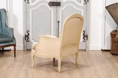 Louis XV Style French Cream Painted Wood Carved Berg res Chairs a Pair