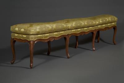 Louis XV period beech wood banquette en quatre face of unusual elongated form