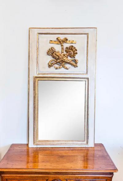 Louis XVI Period French 1790s Gray Painted and Carved Giltwood Trumeau Mirror