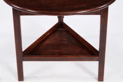 Low Cricket Table with Undershelf