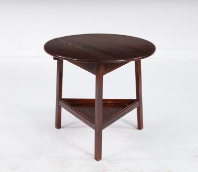 Low Cricket Table with Undershelf