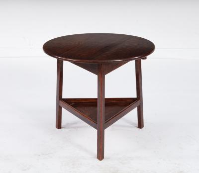 Low Cricket Table with Undershelf