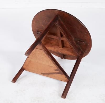 Low Cricket Table with Undershelf