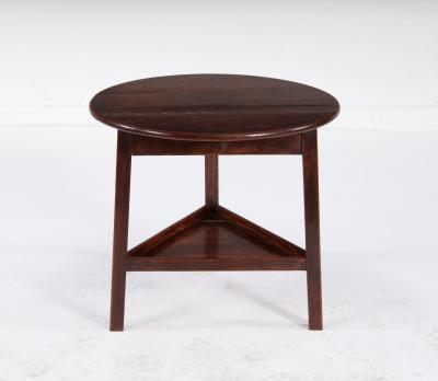 Low Cricket Table with Undershelf