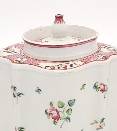 Lowestoft Chinese Export Style Tea Pot England circa 1790