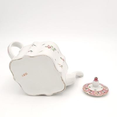 Lowestoft Chinese Export Style Tea Pot England circa 1790