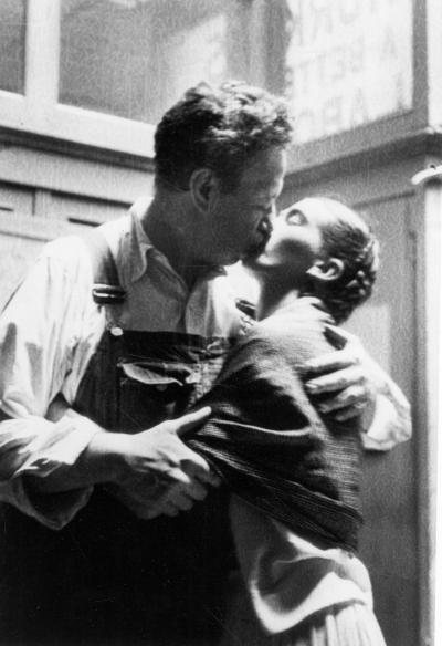 Lucienne Bloch Frida And Diego Caught Kissing 1933