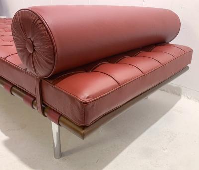 Ludwig Mies Van Der Rohe Barcelona Daybed by Ludwig Mies van der Rohe for Knoll in Burgundy