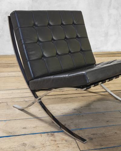 Ludwig Mies Van Der Rohe Ludwig Mies van der Rohe Pair of Seating mod MR90 Barcelona for Knoll