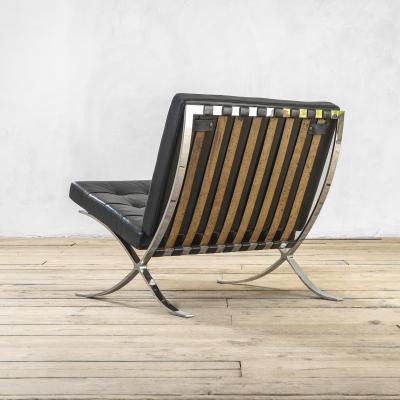 Ludwig Mies Van Der Rohe Ludwig Mies van der Rohe Pair of Seating mod MR90 Barcelona for Knoll