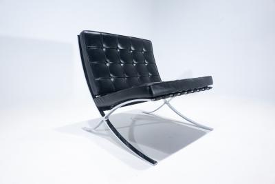 Ludwig Mies Van Der Rohe Pair of Black Leather Barcelona Chairs by Mies Van Der Rohe for Knoll