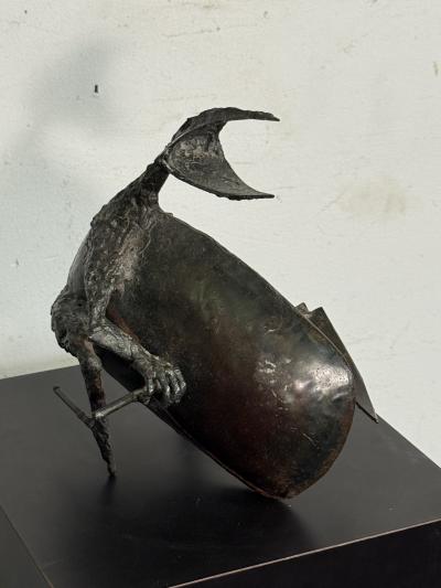 Lynn Chadwick MODERNIST METAL BRUTALIST BEAST SCULPTURE IN THE MANNER OF LYNN CHADWICK